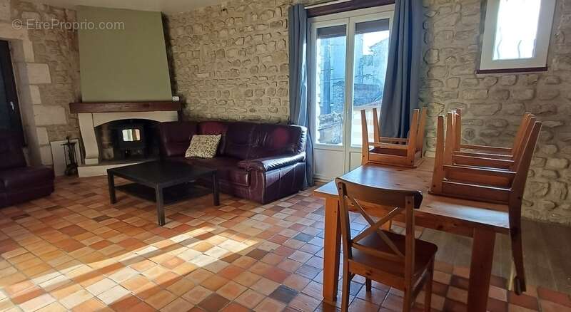 Maison à RUELLE-SUR-TOUVRE