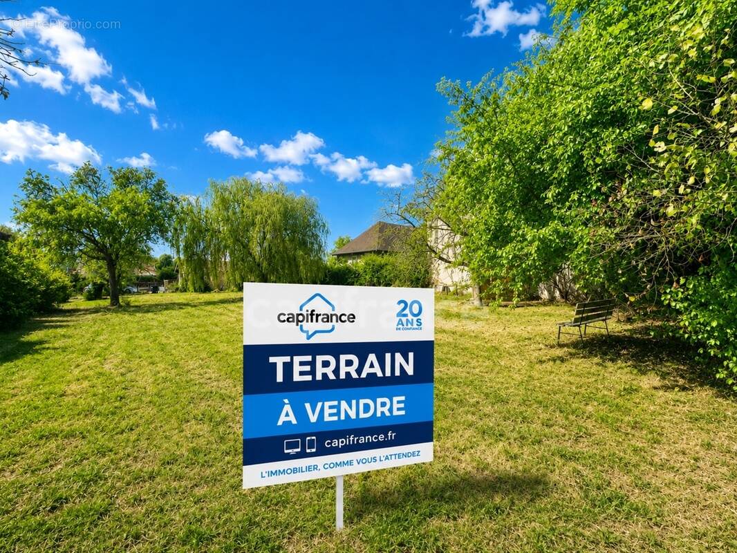 Terrain à OUCHES