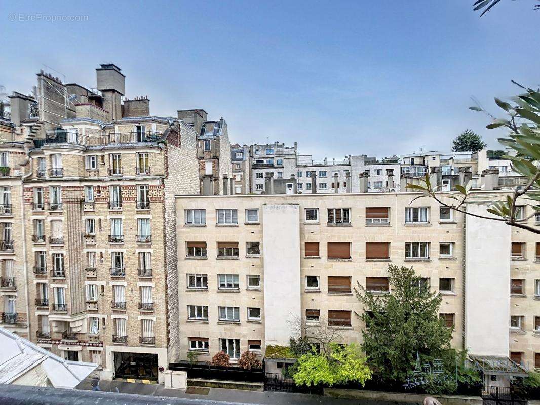 Appartement à NEUILLY-SUR-SEINE