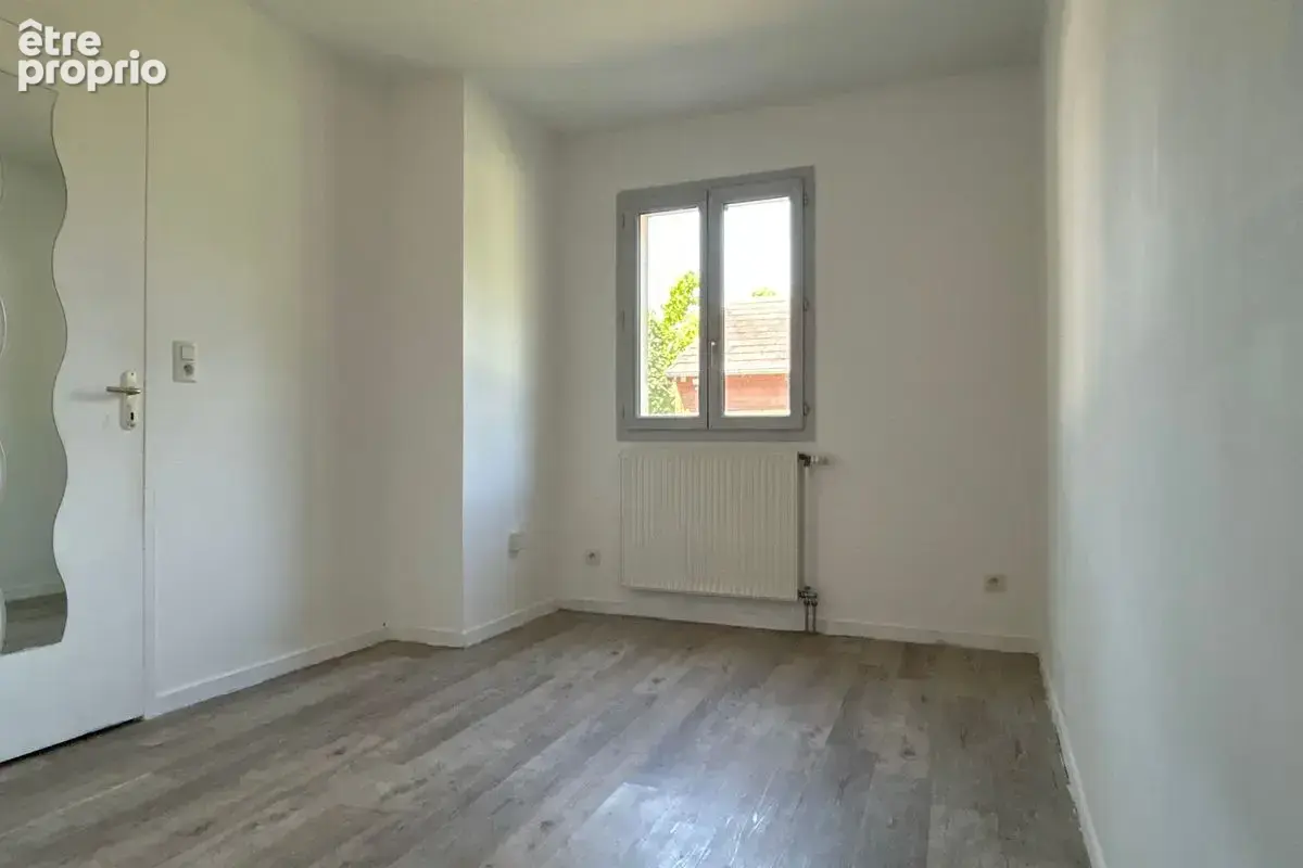 Belle opportunité à Toucy : Charmante maison T5 avec jardin, terrasse et garage ! - photo 9