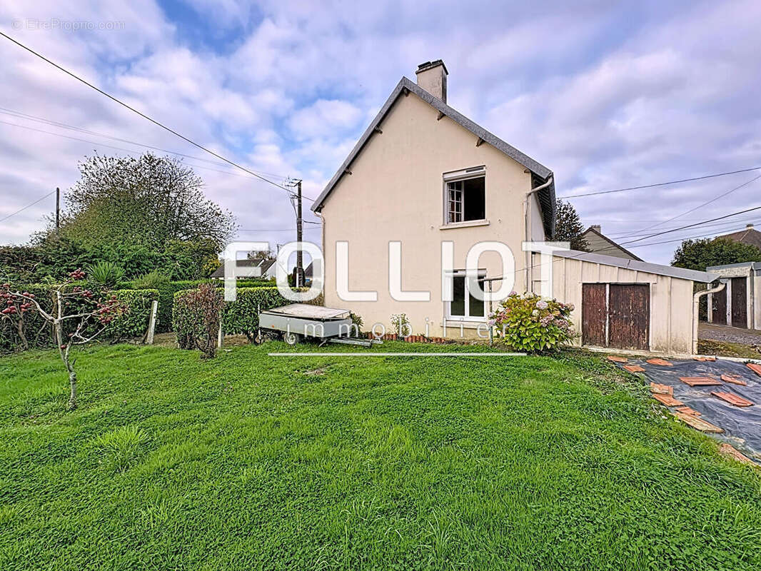 Maison à CONDE-SUR-VIRE