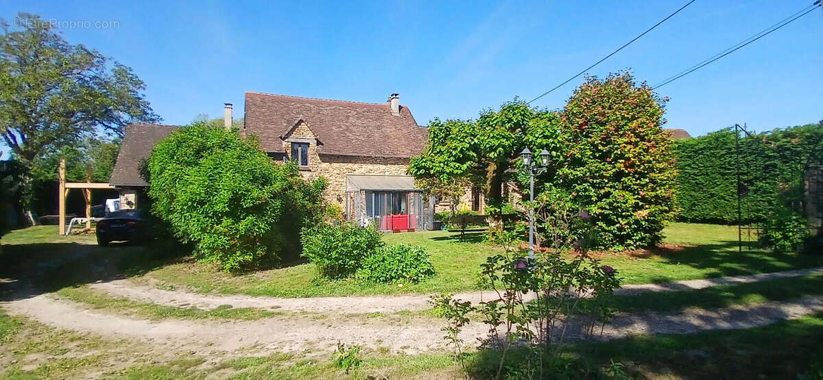 Maison de caractère en pierre avec studio, garage et jardin à vendre Dordogne - photo 11