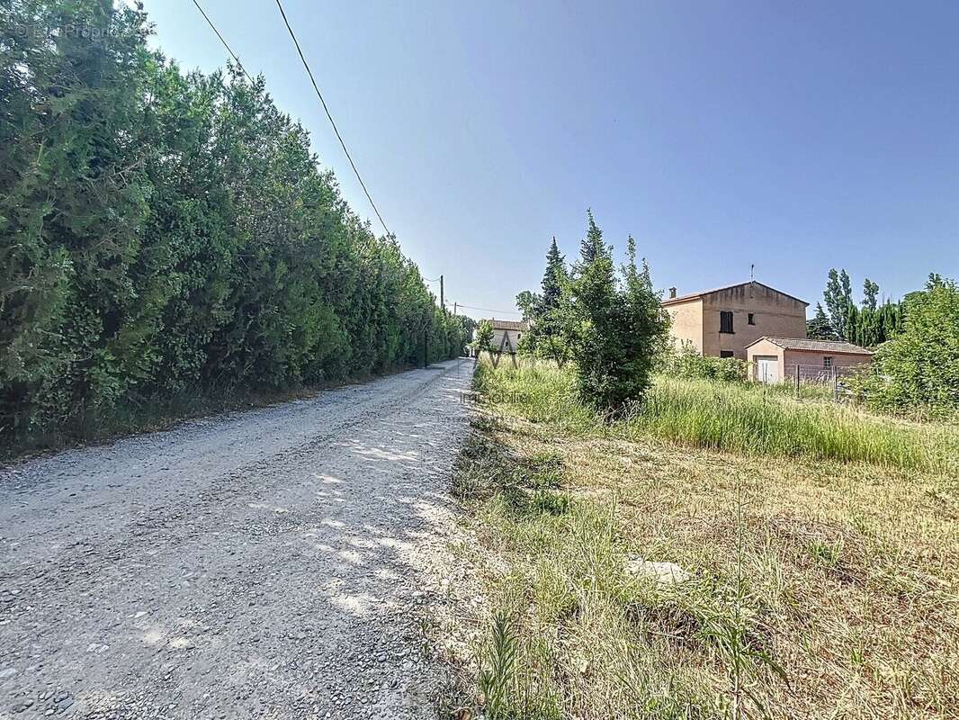 Terrain à L&#039;ISLE-SUR-LA-SORGUE