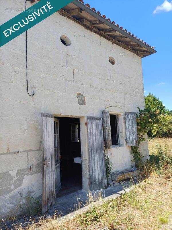 Photo 1 - Maison à SAINT-QUENTIN-DE-CHALAIS