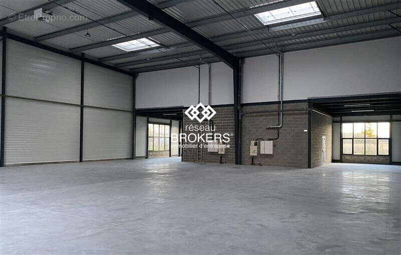 Exemple d&#039;un lot fini - Commerce à SAINT-PIERRE-DU-PERRAY