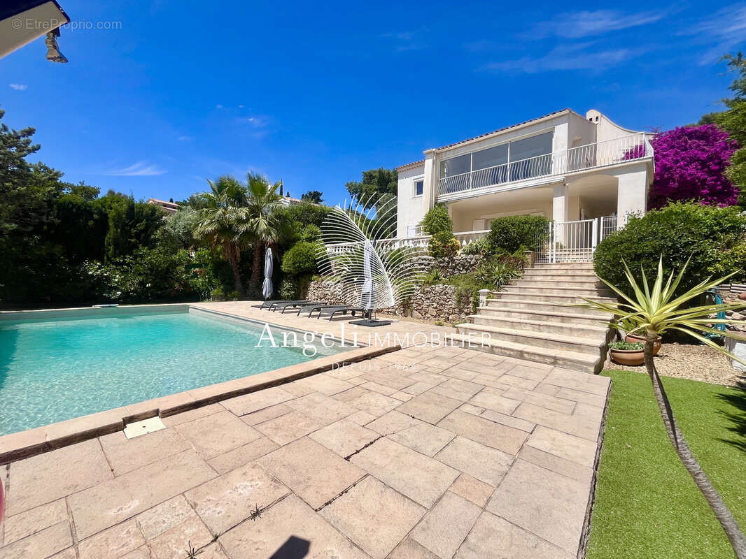 Saint aygulf : villa au calme - photo 2