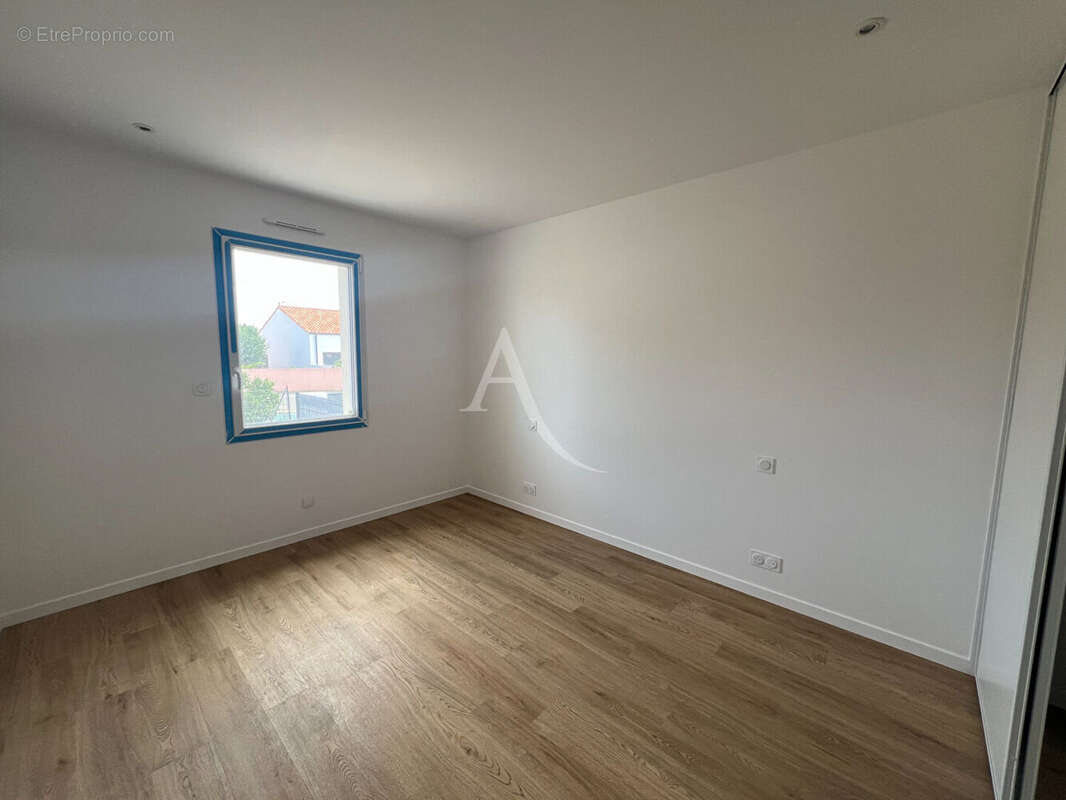 Maison Saint Hilaire La Foret 4 pièce(s) 87 m2 - photo 2