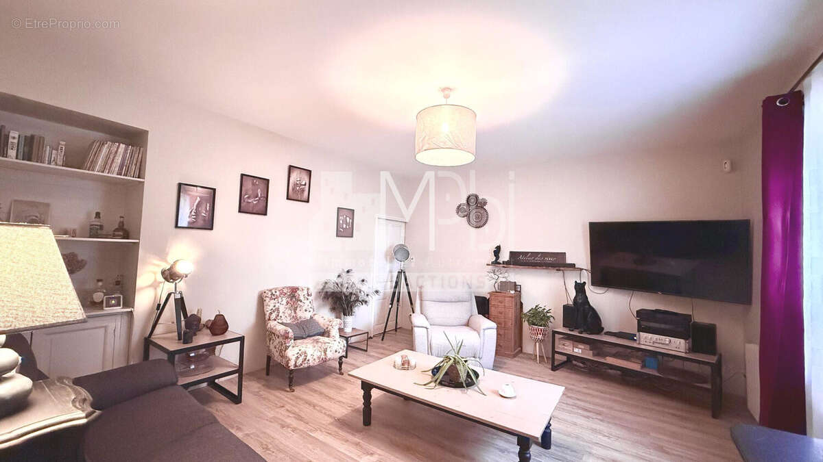 Maison à SAINT-JEAN-SUR-REYSSOUZE