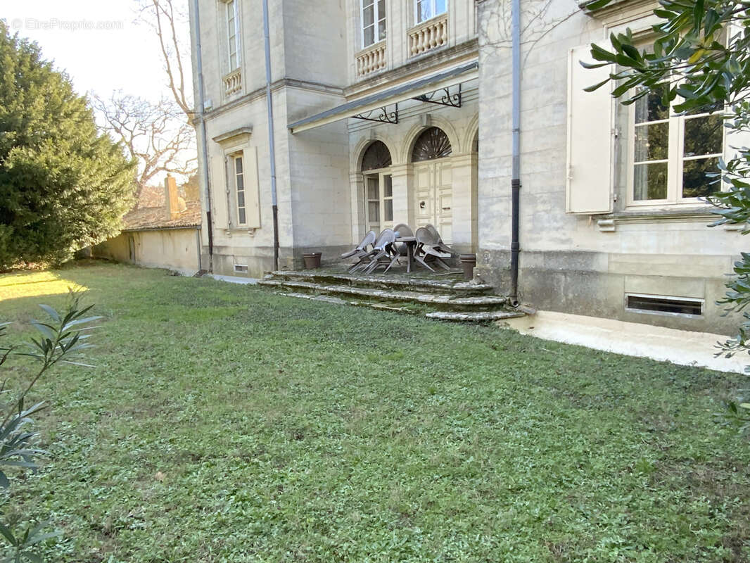 Appartement de 215 m2 dans un château avec parc. - photo 5