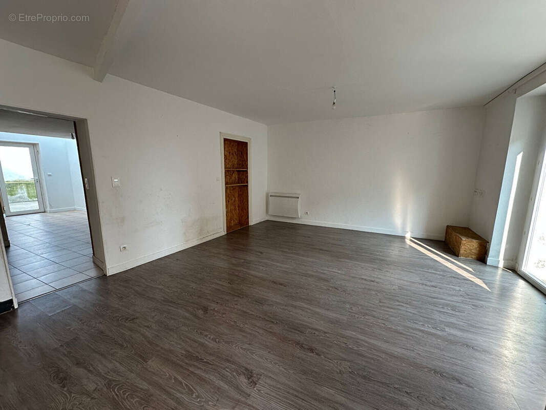 Maison à ESSERTINES-EN-DONZY