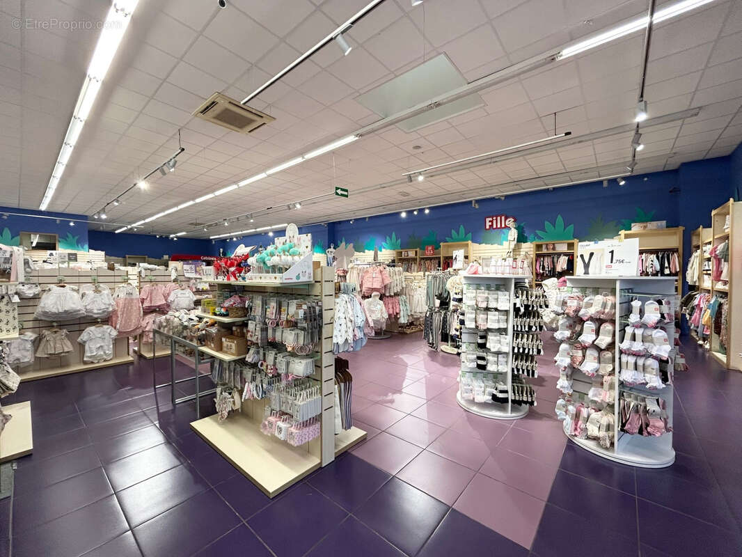 Commerce à BAGNOLS-SUR-CEZE