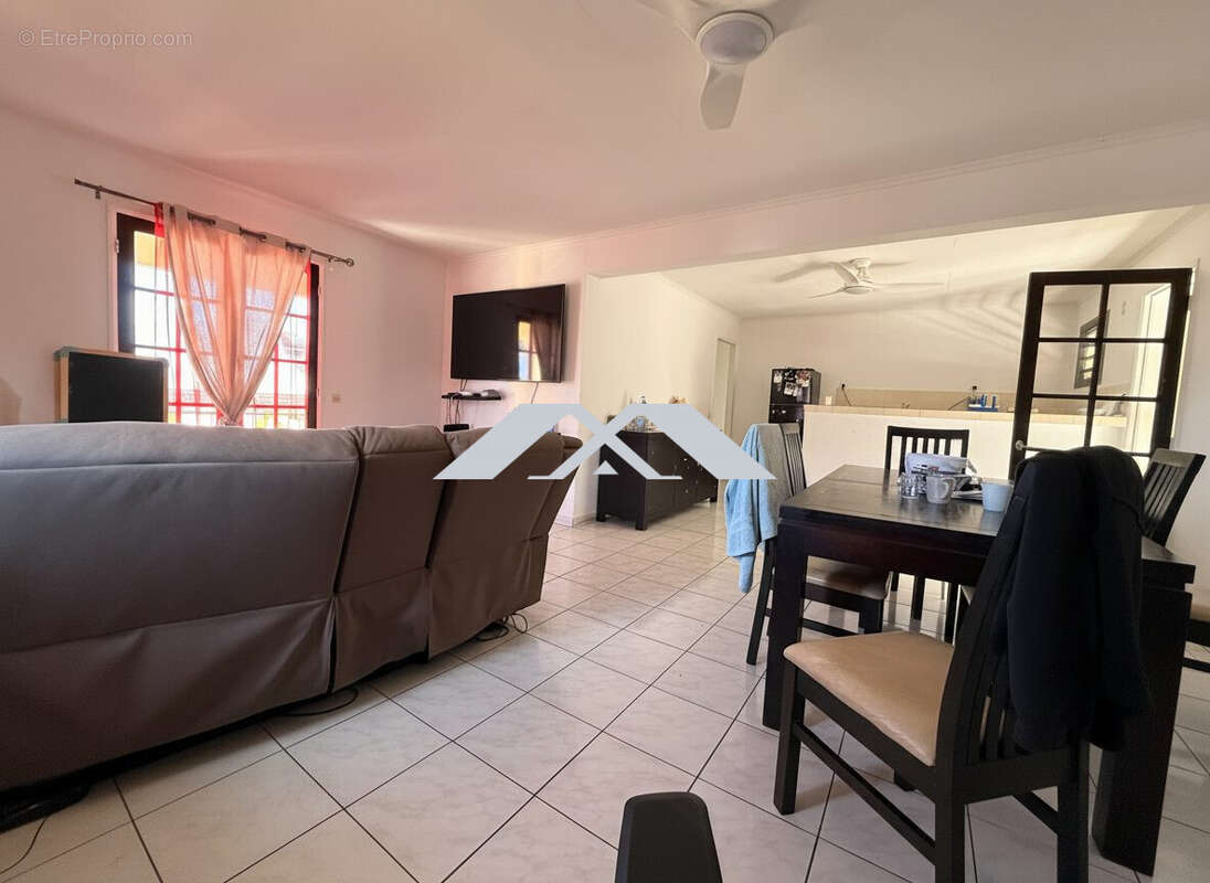 Maison 84 m² à Petite-Ile  - photo 6