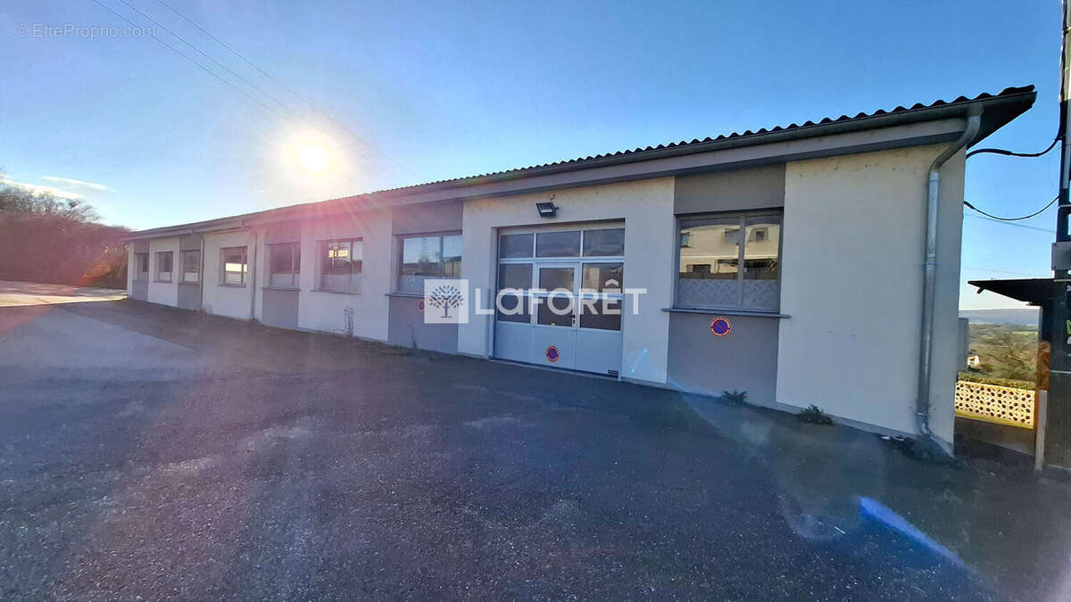 Commerce à FERRIERES