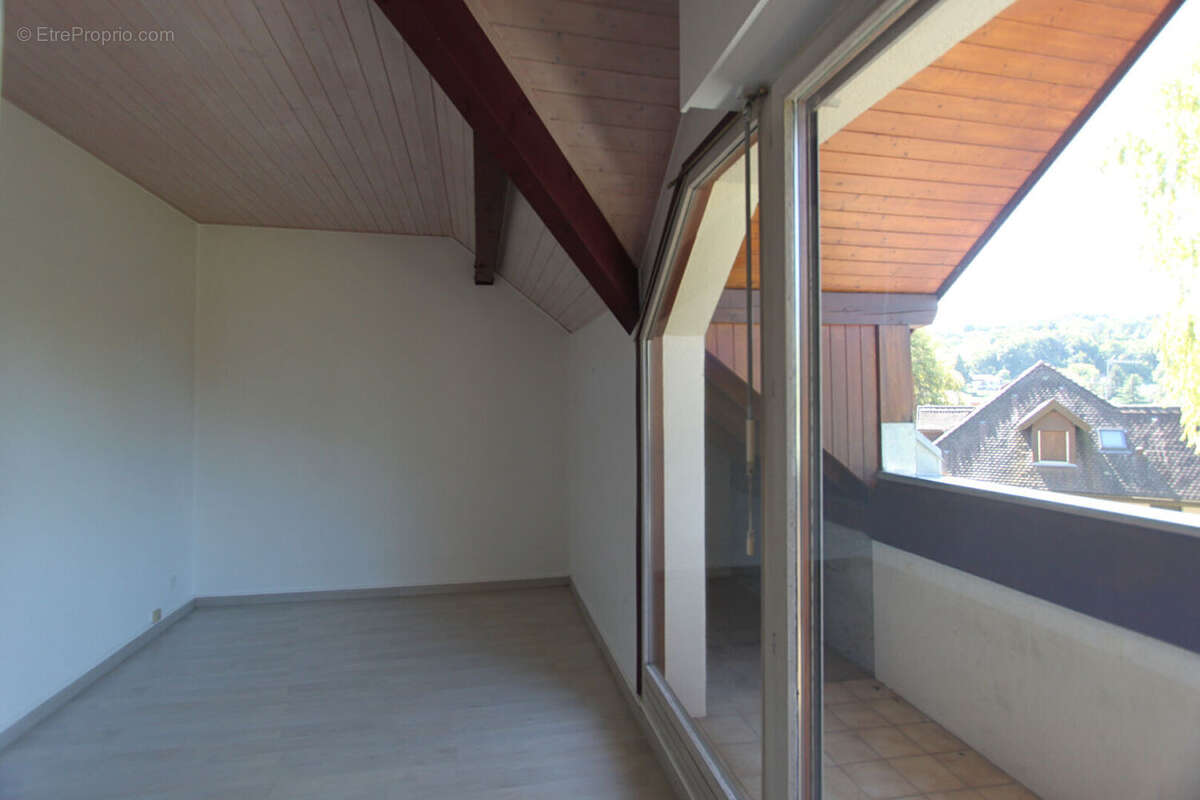 T4 100m² à Menthon Saint Bernard, au coeur du village. - photo 8