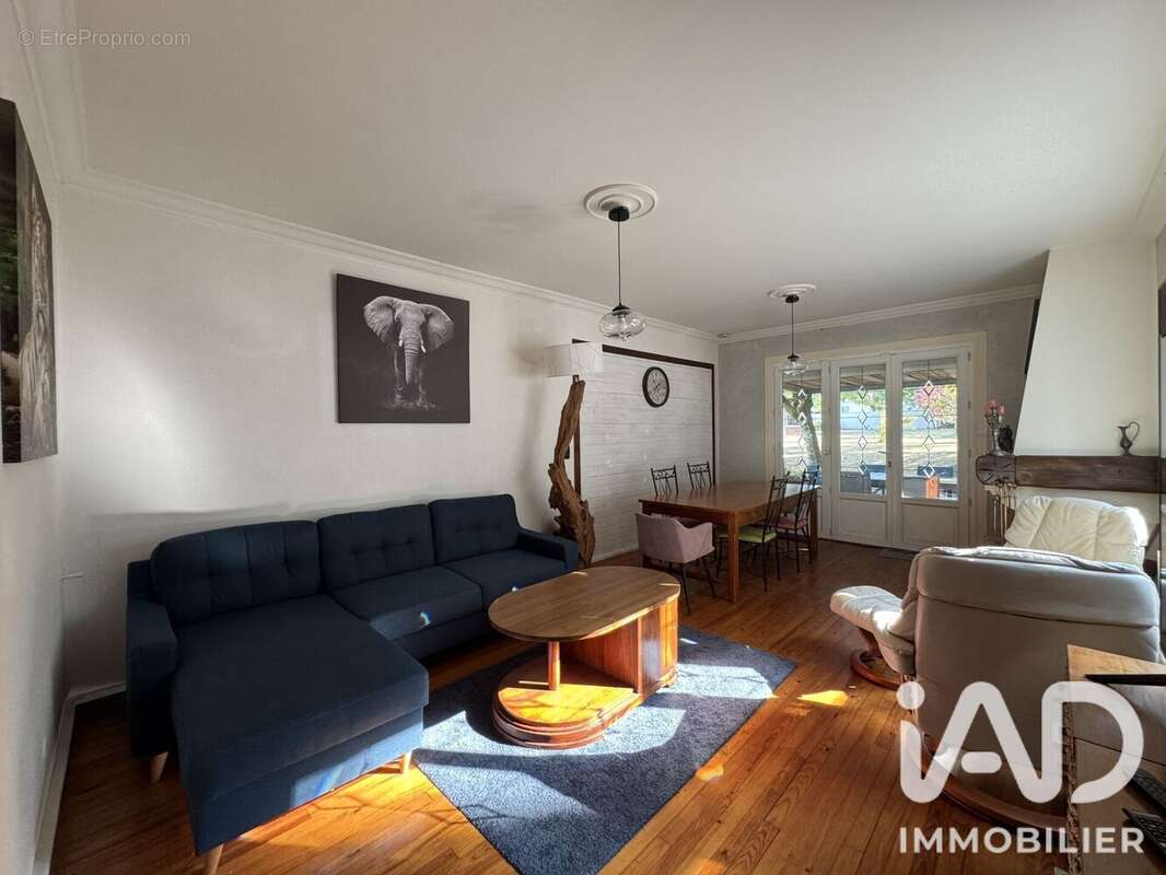 Maison 377 m² à Grezac  - photo 6