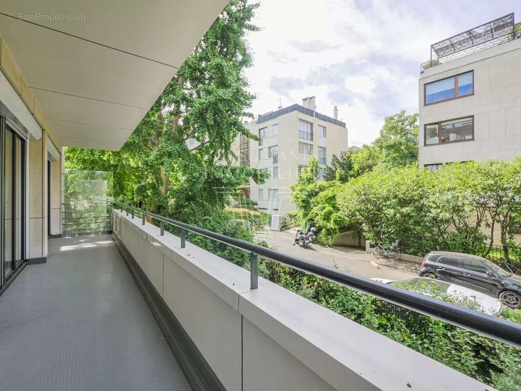 Appartement à NEUILLY-SUR-SEINE