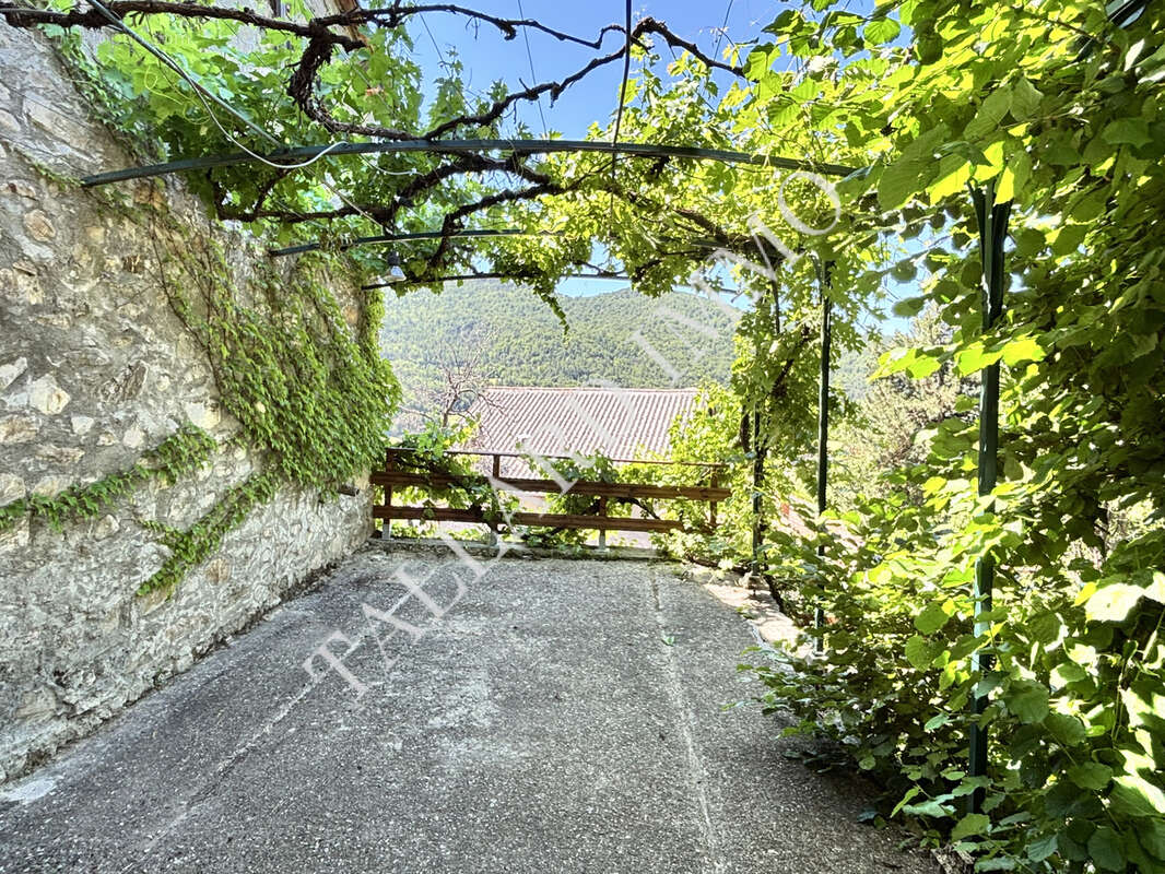Venterol, maison 163 m2 + grages, caves et jardin. - photo 32