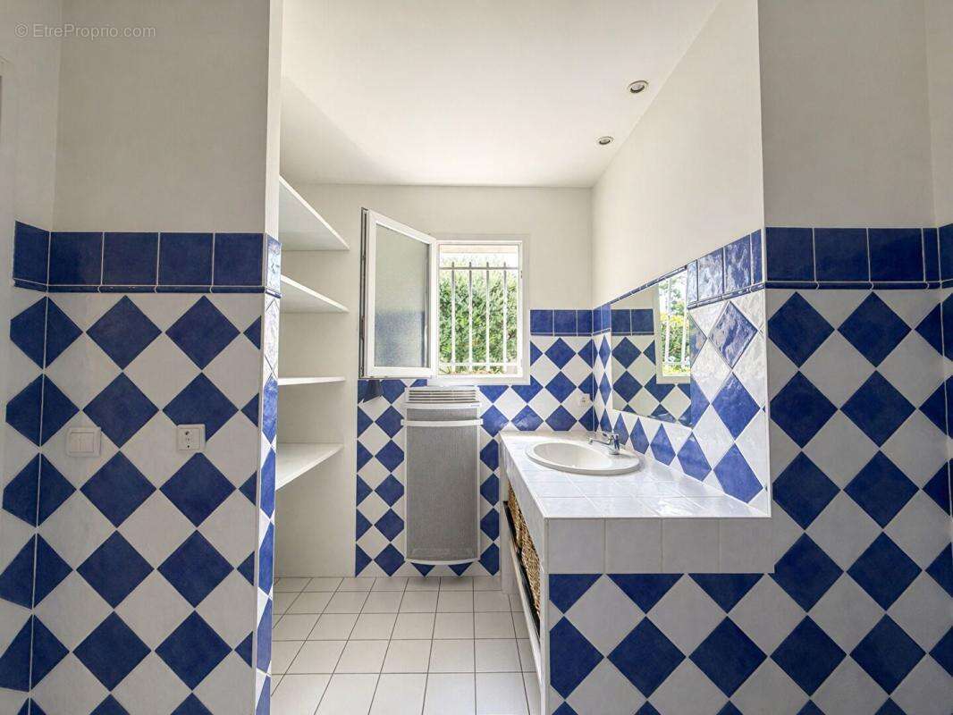 Maison familiale de standing avec piscine, suite parentale et appartement indépendant - photo 11