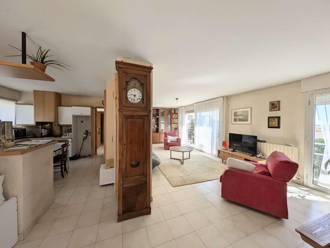 Maison 5 pièces avec extérieur, terrasse et garage GARIGOU - photo 6