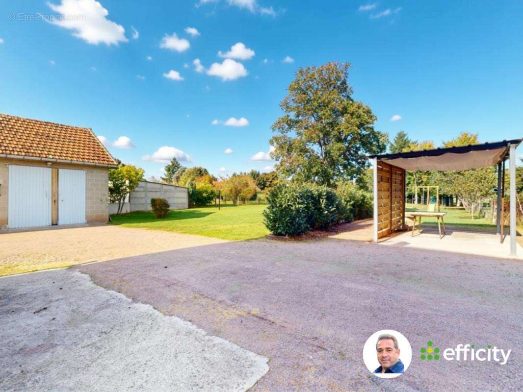 Maison à VALLON-EN-SULLY