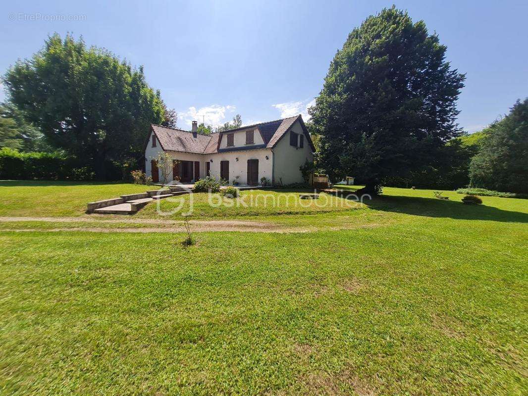 Maison à MONTEREAU-FAULT-YONNE
