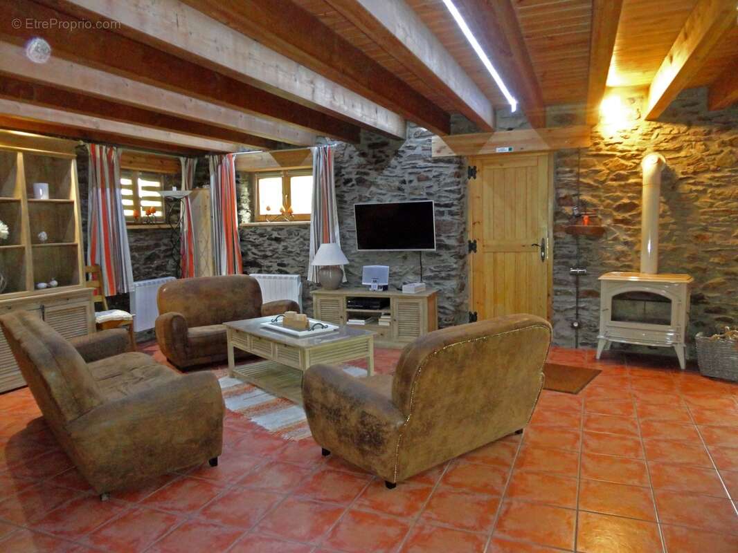 Dpt Pyrénées Orientales (66), à vendre JUJOLS maison en pierres rénovée 4 pièces 128 m² terrasse, cave - photo 11