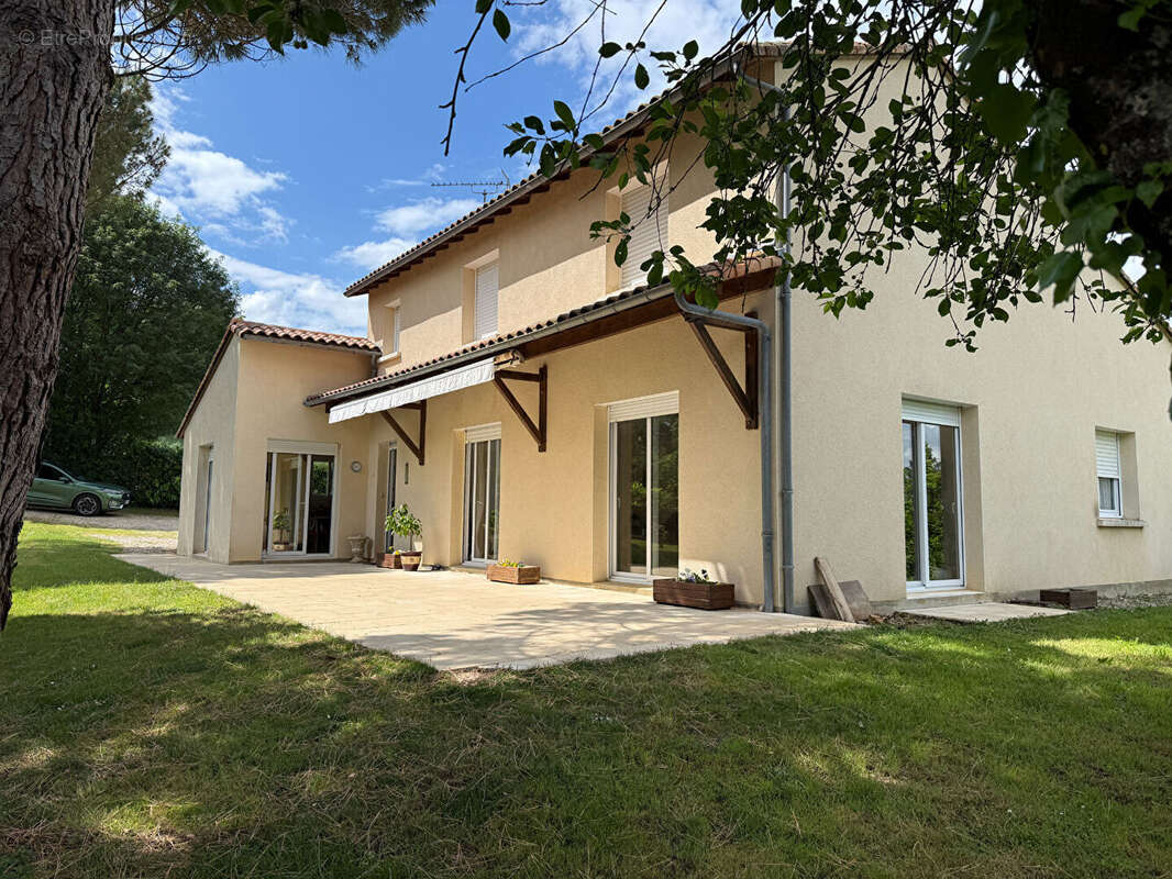 Maison à LIGUGE