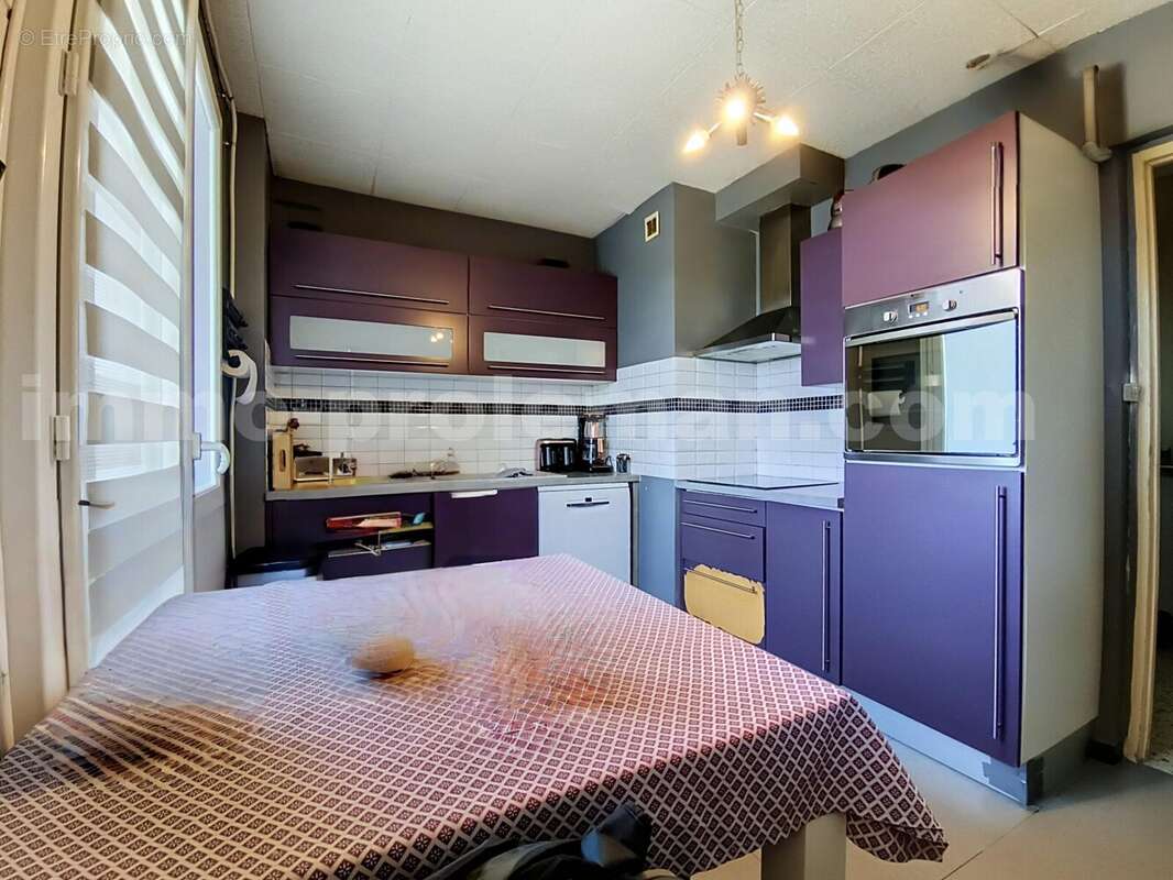 Appartement_T3bis_Bonneville_belle_superficie_prox_commerce_Salon_Séjour_