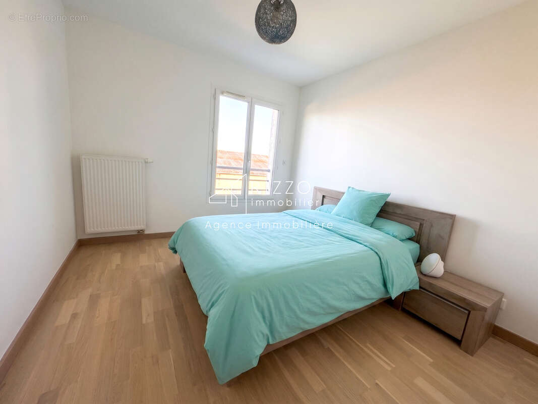 Appartement à PERON