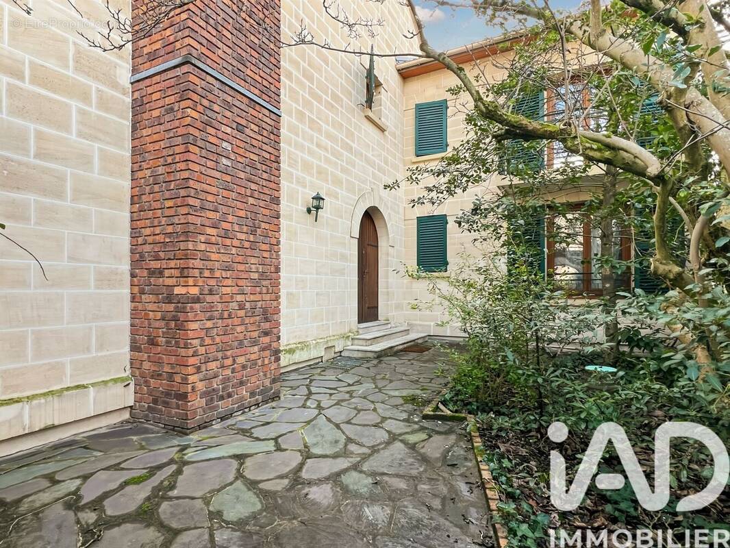 Photo 1 - Maison à SAINT-MAUR-DES-FOSSES