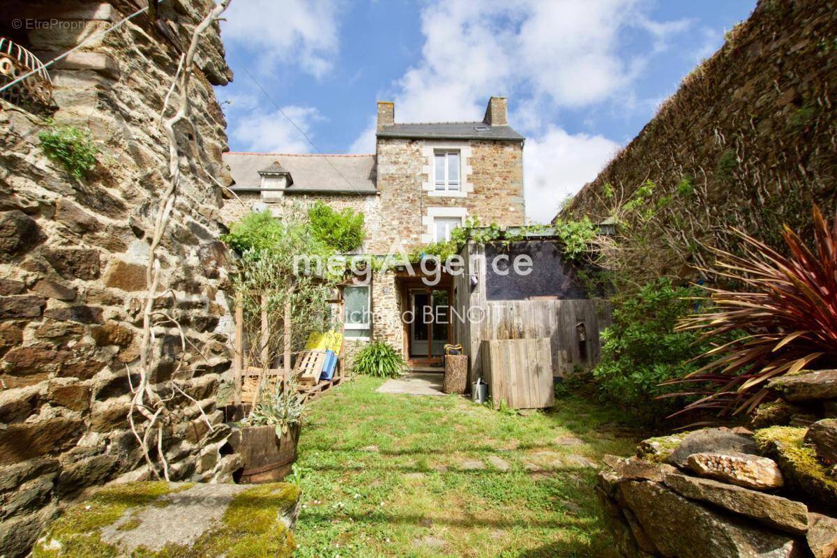 Maison à PLOUER-SUR-RANCE