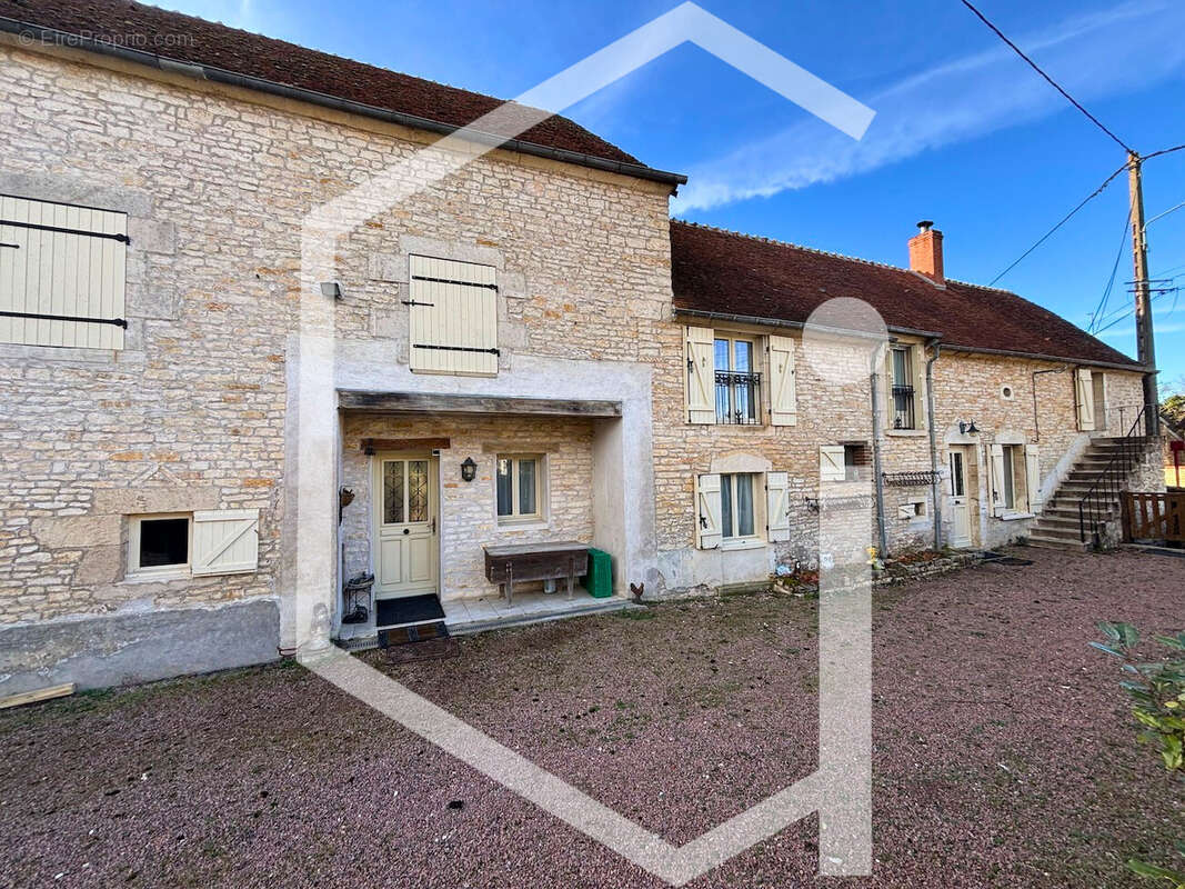Maison à DONZY