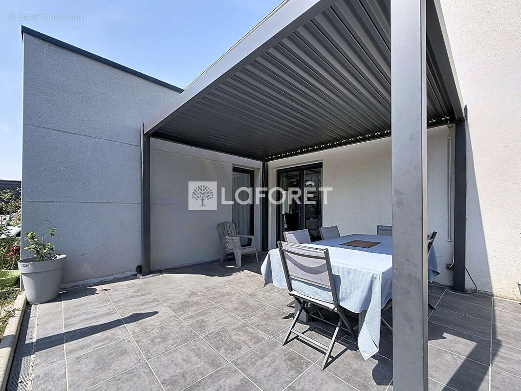 Maison à COURCELLES-SUR-SEINE