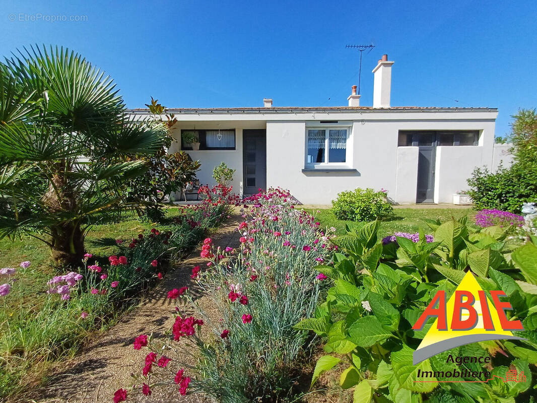 Photo 1 - Maison à SAINT-MARTIN-DES-FONTAINES