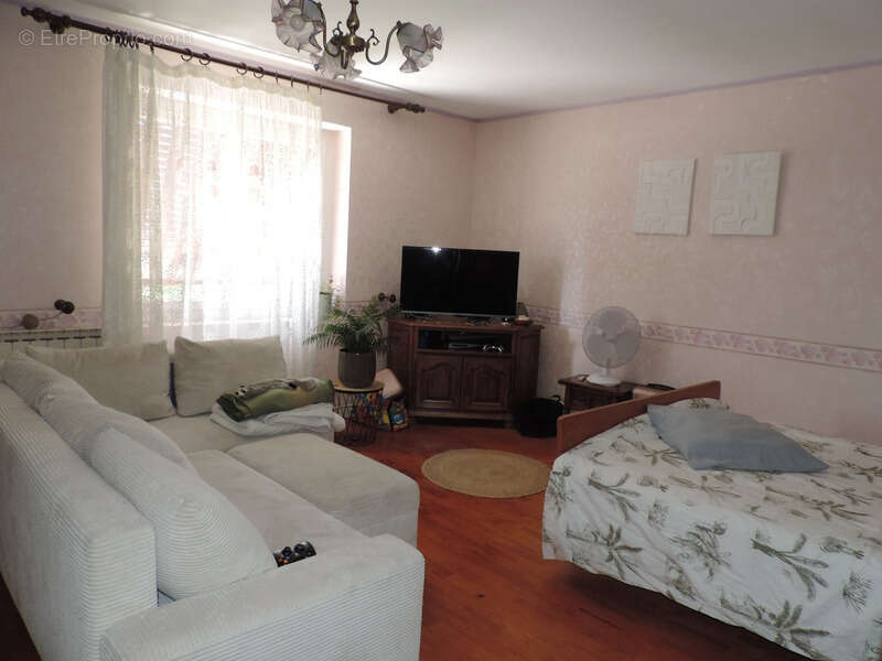 Dpt Ain (01), à vendre BOURG EN BRESSE, quartier Grand Challes, maison de 148 m² sur 2 niveaux (possibilité 2 logements indépend - photo 7