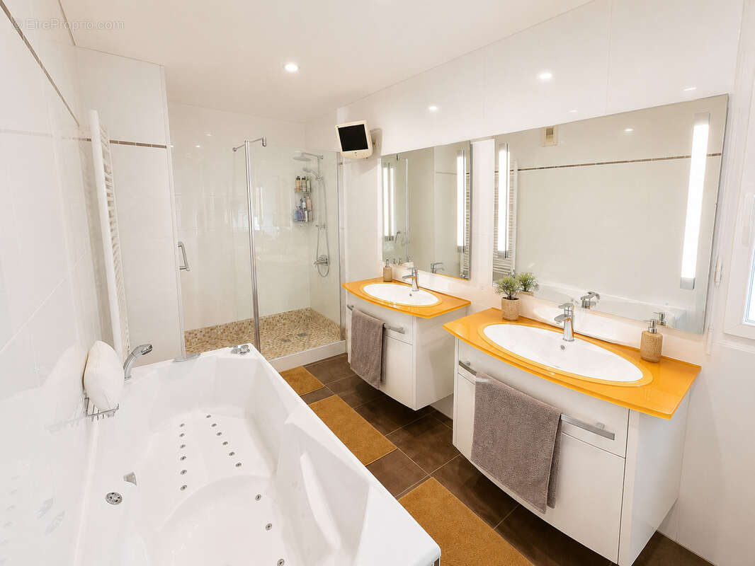 Spécial investisseur   Appartement T4 avec terrasse et garage double à Bruges - photo 9
