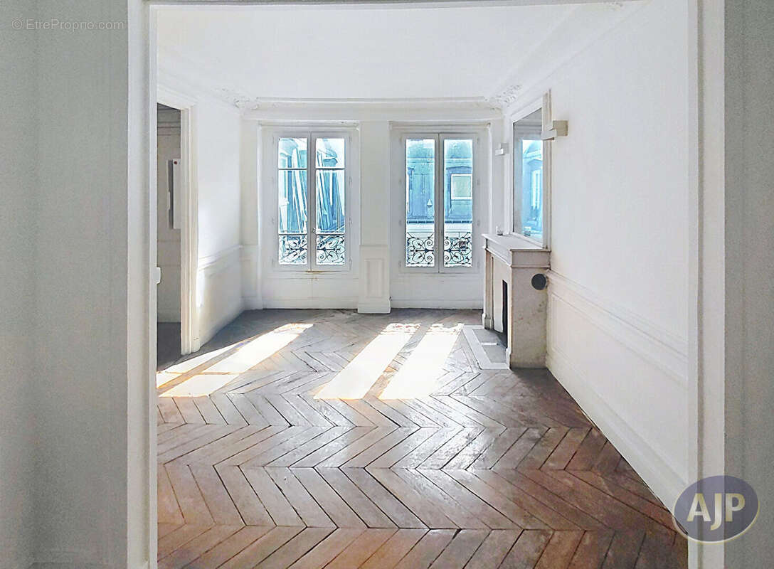Appartement à PARIS-8E
