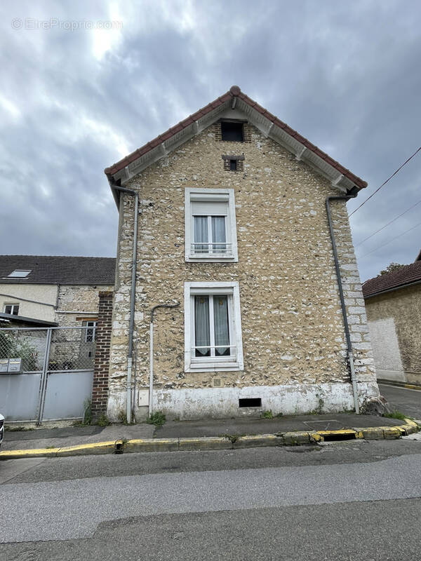 Appartement à FRENEUSE