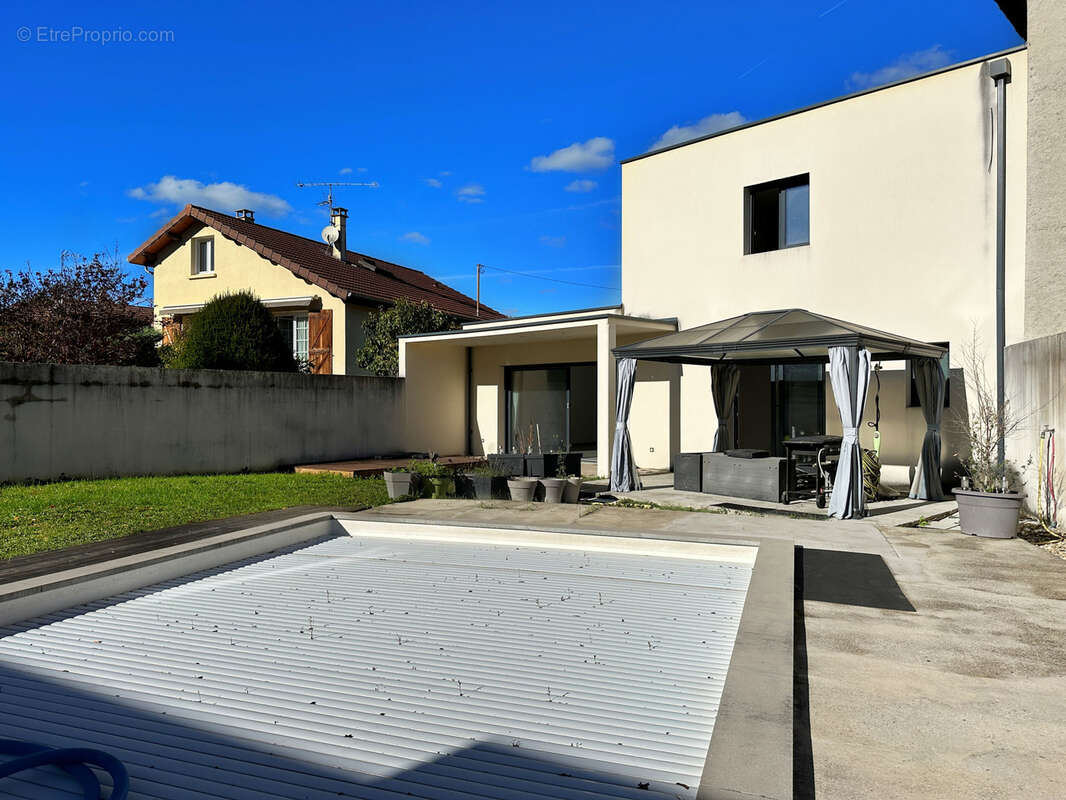 Maison à SAINT-VICTOR-DE-CESSIEU