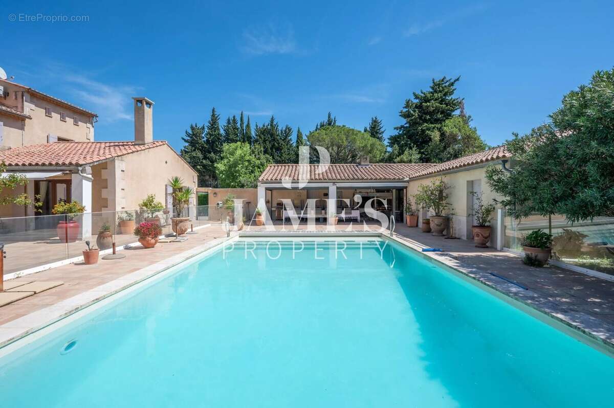 Maison à FONTVIEILLE