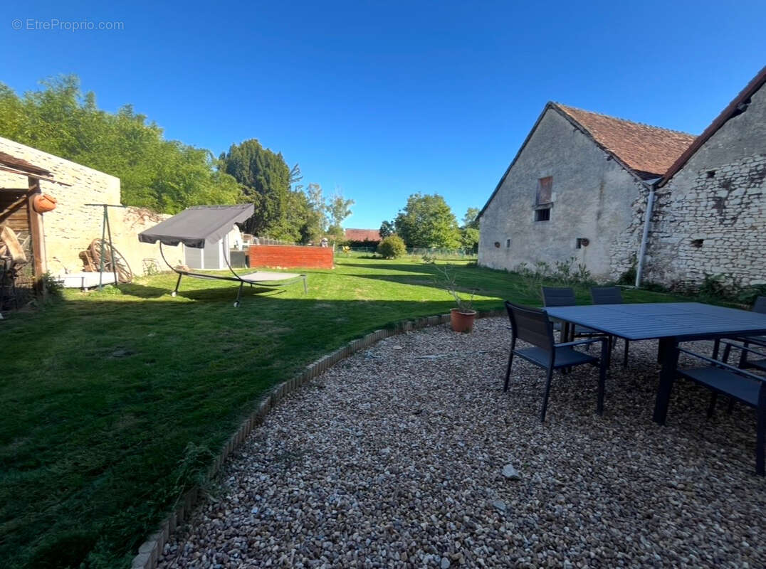 Maison à AZAY-LE-FERRON