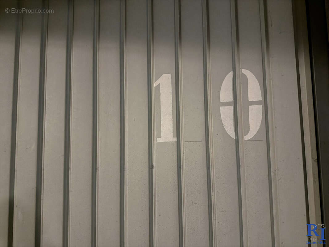Garage n°10 - Parking à GRENOBLE