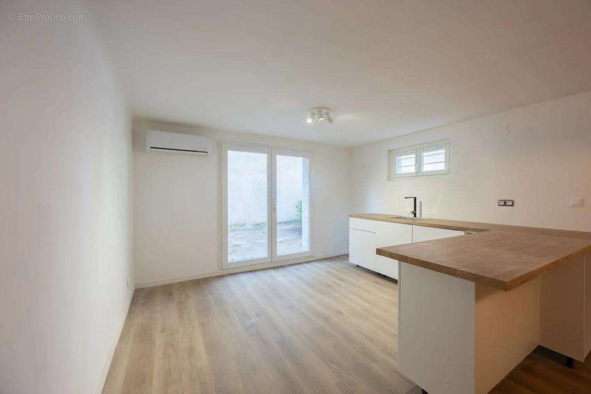 Appartement à LE PUY-SAINTE-REPARADE