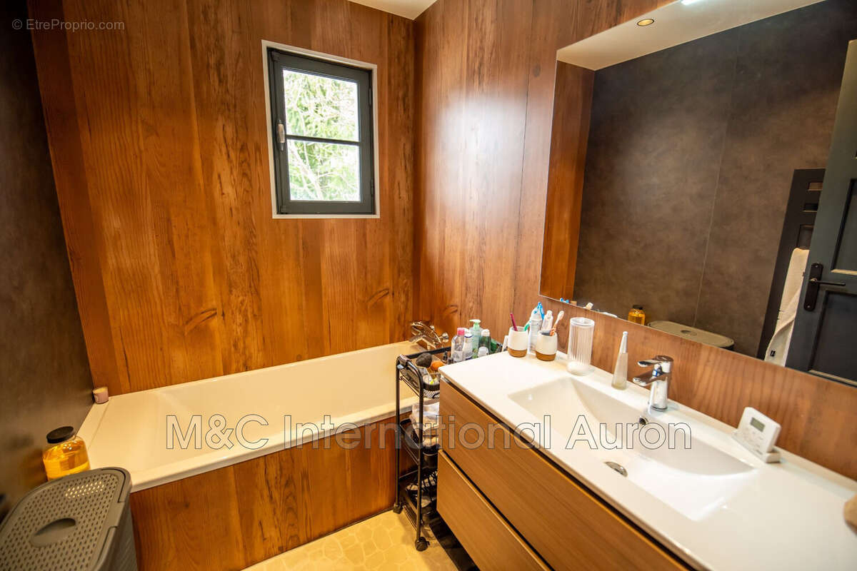 Appartement à SAINT-ETIENNE-DE-TINEE