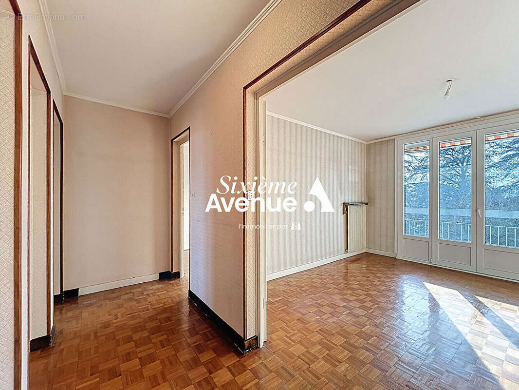 Appartement à DECINES-CHARPIEU