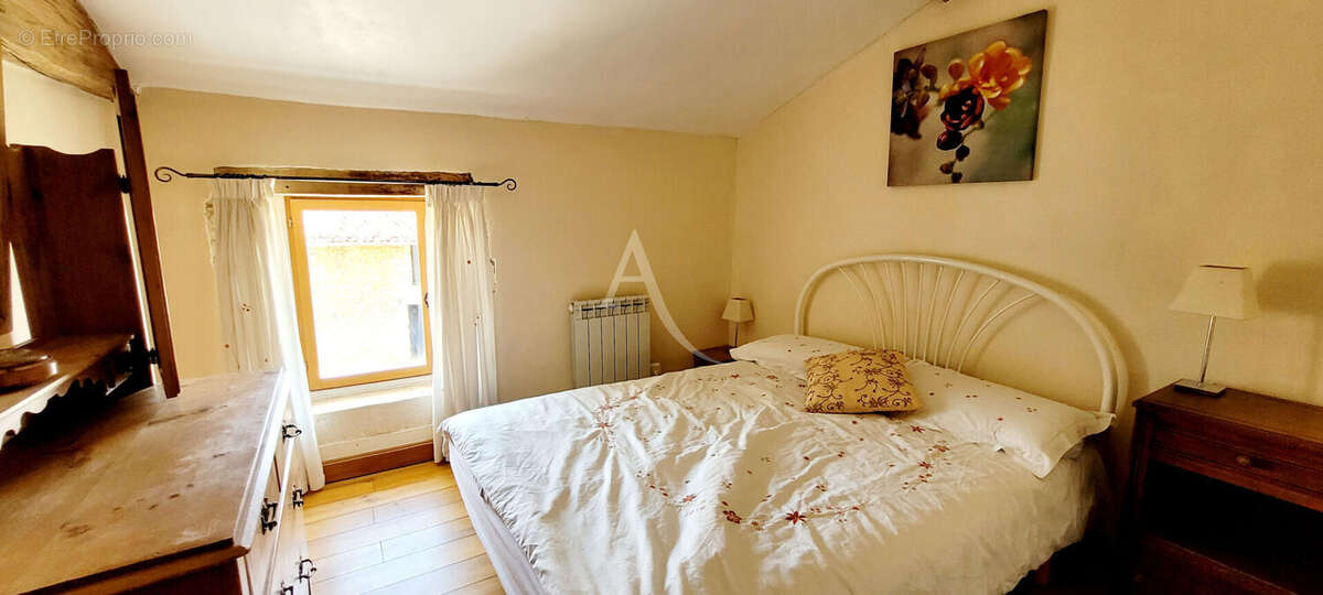 Maison Charentaise de 5 Chambres avec garage et dépendances - photo 16