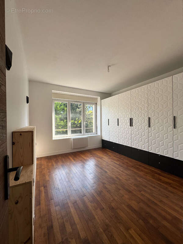 Brest-Centre ville-Appartement de Type 4, 94m², entièrement rénové-seul à l'étage - photo 4