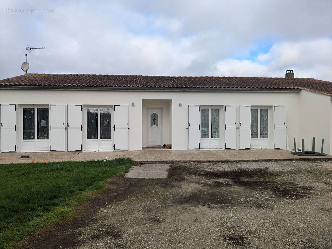 Maison à LES ESSARDS