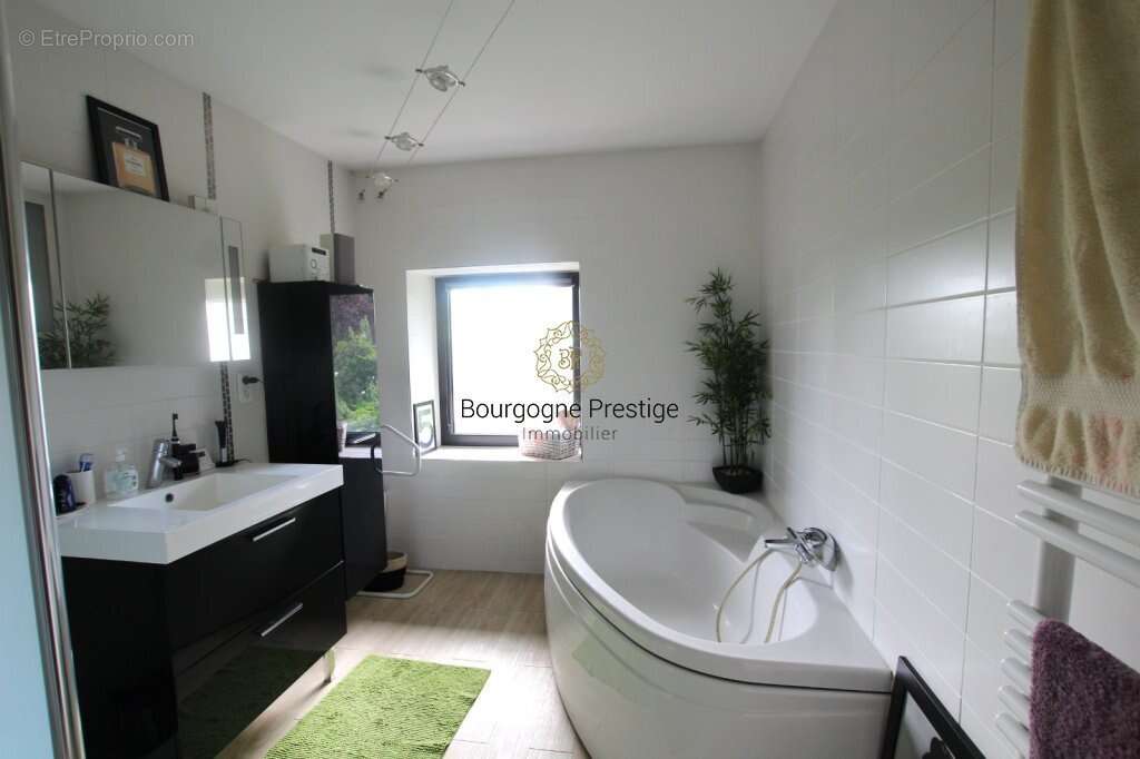 Belle propriete de caractere de 293 m² avec piscine et terrain de 1510 m² - photo 11
