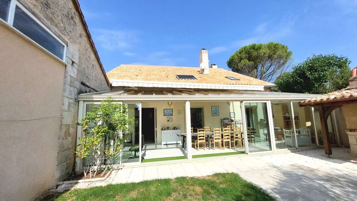 Maison à MONTAMISE